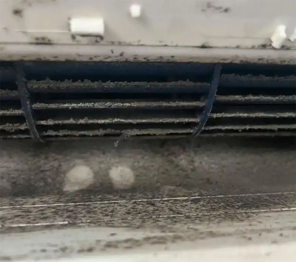 邻水空调吹的风有股烧焦味是怎么回事